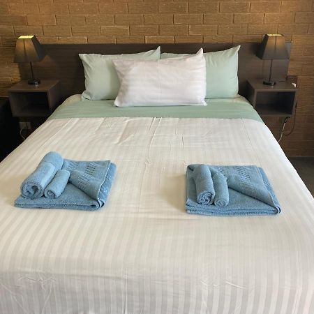 Camellia Motel Narrandera Exterior foto